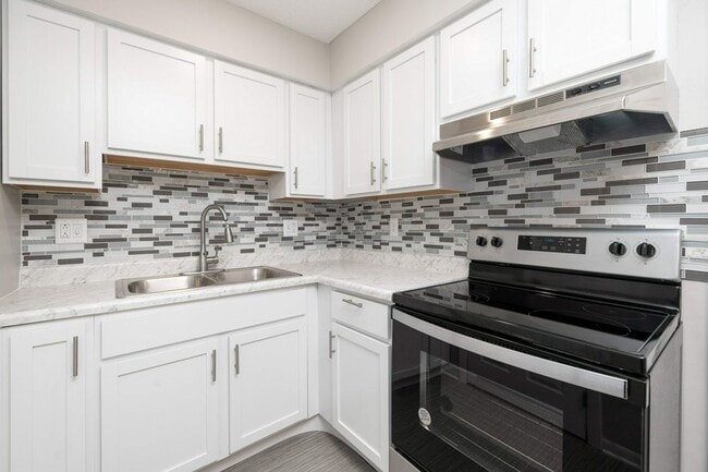 Building Photo - Townhomes at Easton Park