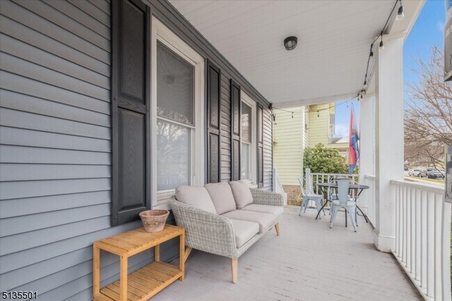 Building Photo - 37 Forest St