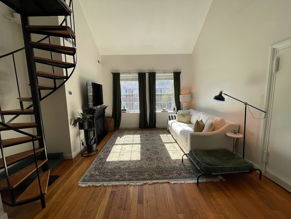 Living Room - 2916 S Buchanan St