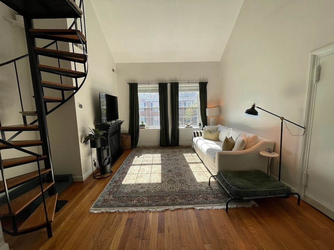 Living Room - 2916 S Buchanan St
