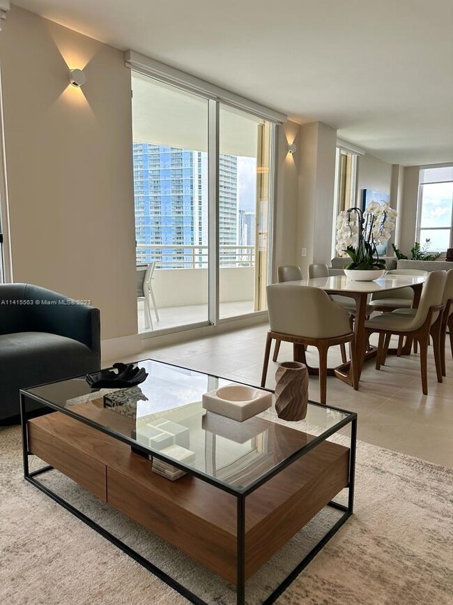 Building Photo - 888 Brickell Key Dr