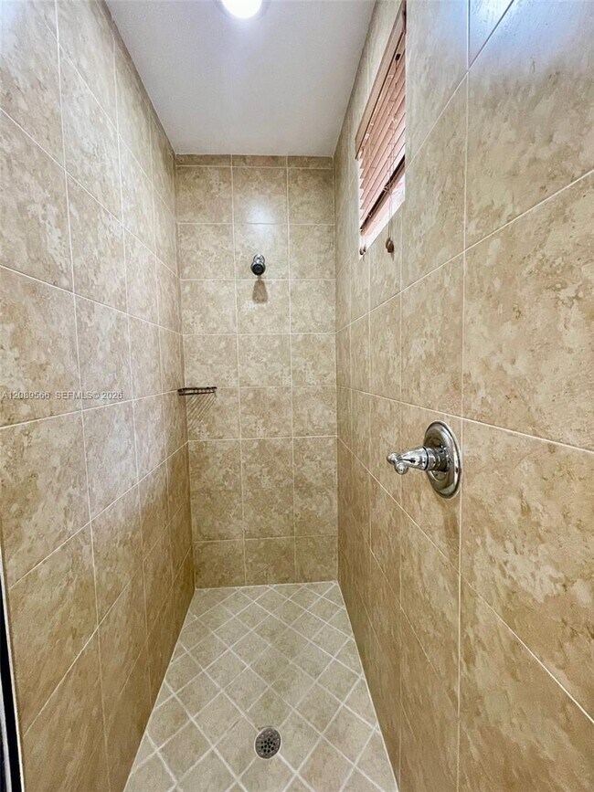 Foto del edificio - 2925 NW 126th Ave