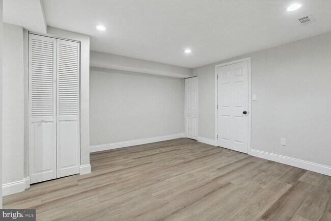 Foto del edificio - 1513 N Kenwood Ave