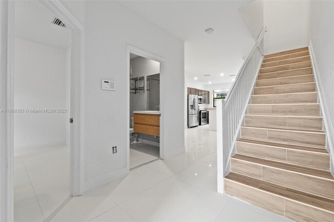 Foto del edificio - 20628 NE 7th Pl