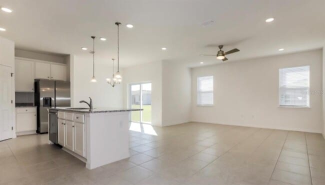 Building Photo - 616 Crown Rose Dr
