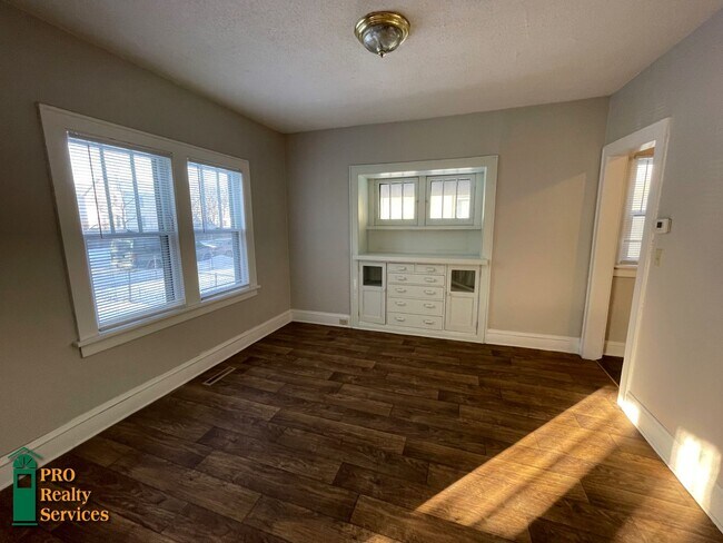Building Photo - 3 Bedroom Home