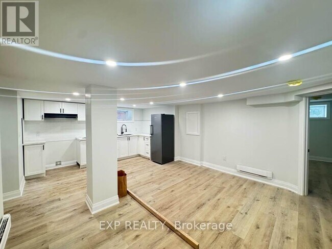 Photo du bâtiment - 952 Main St E