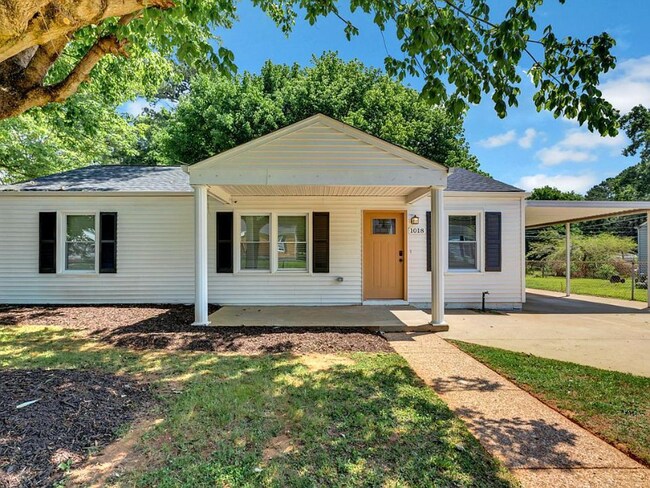 Building Photo - 1018 Fairway Dr NW