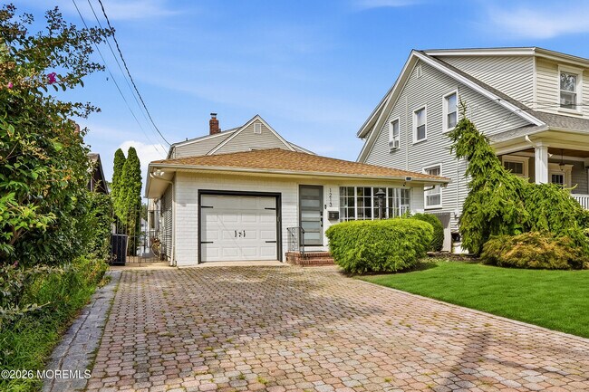 Building Photo - 1213 Sunset Ave
