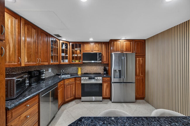 Building Photo - 2851 S Ocean Blvd