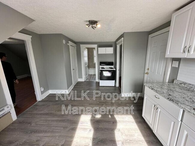 Foto del edificio - 15730 Halliday Ave