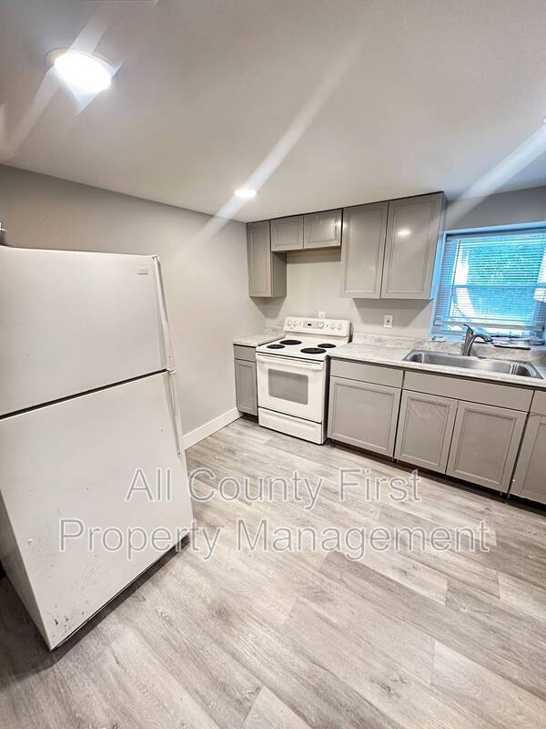 Building Photo - 7214 Center St