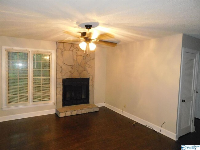 Foto del edificio - 2111 Epworth Dr NE