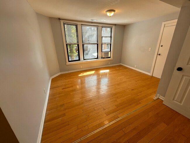 Building Photo - 2606 W Le Moyne St