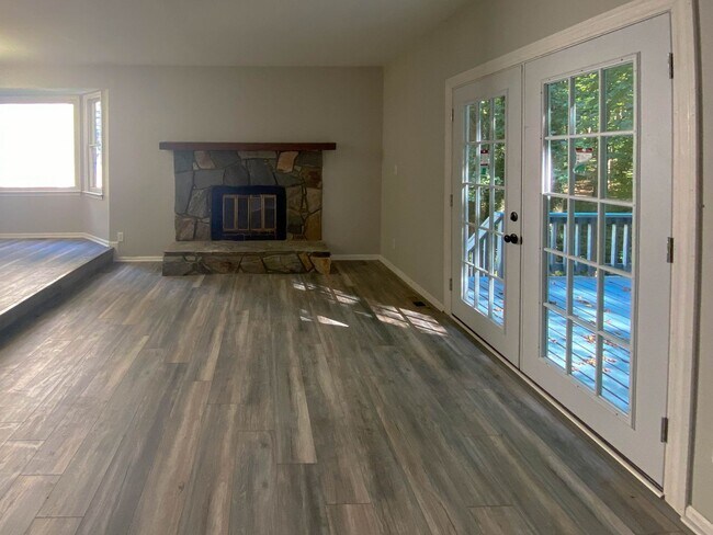 Foto del edificio - 5645 Thea Ln