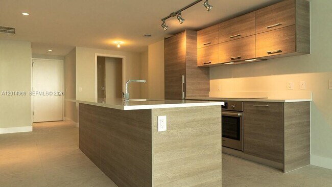 Foto del edificio - 650 NE 32nd St