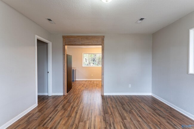 Building Photo - 112 Wilkenson Dr NE