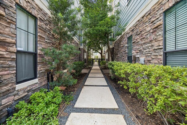 Foto del edificio - 1110 W 25th St