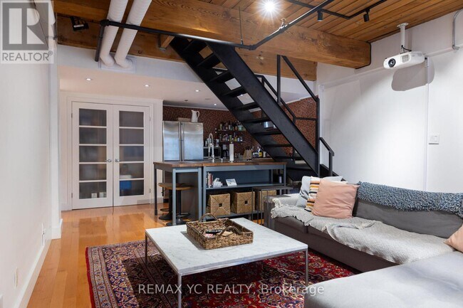 Photo du bâtiment - 436-436 Wellington St W