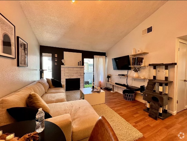 Building Photo - 250 Del Verde Cir
