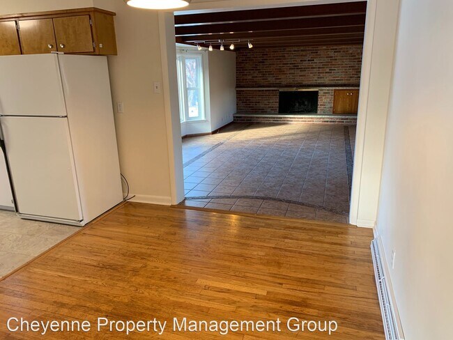 Building Photo - 3 br, 3 bath House - 631 Meadowlark Lane