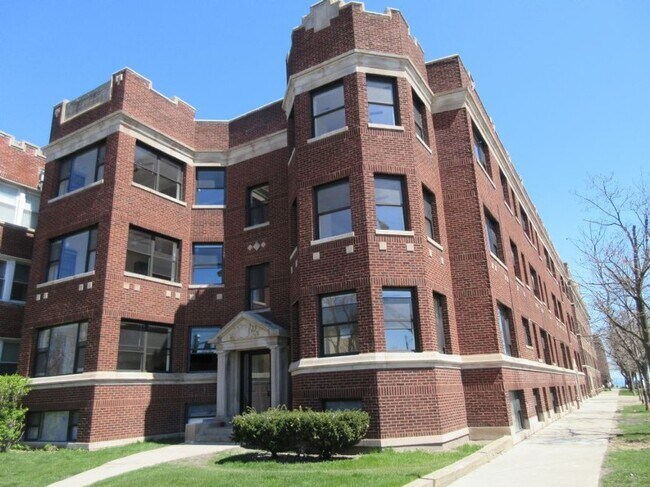 Building Photo - 7603 N Sheridan Rd