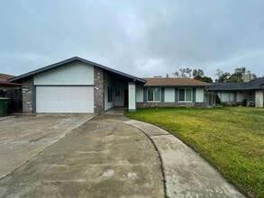 Building Photo - 1135 Amberwood Ln