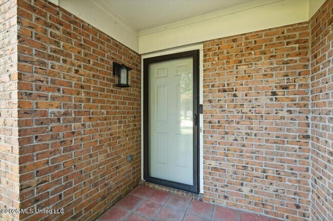 Building Photo - 131 Cypress Dr