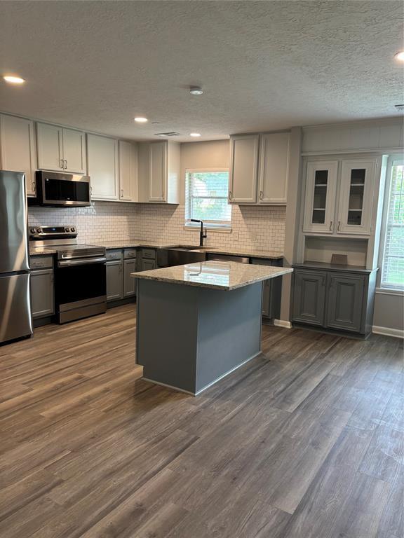 Foto del edificio - 4254 Albans Rd