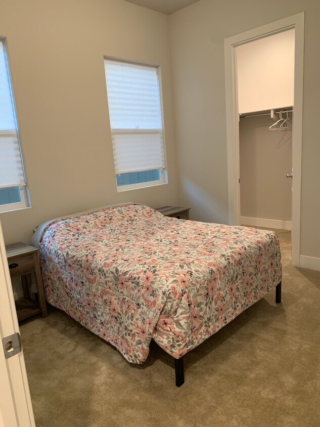 Foto principal - 631 Periwinkle Dr