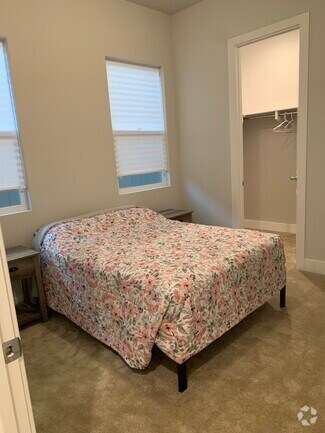 Building Photo - 631 Periwinkle Dr