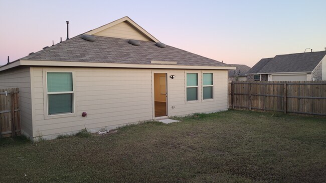 Foto del edificio - 14301 Saddlebred Way