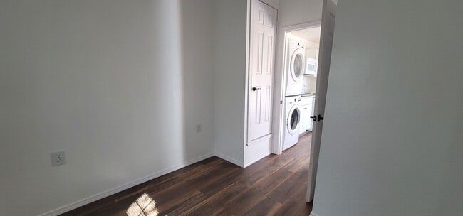 Foto del edificio - 1911 S Hayden St