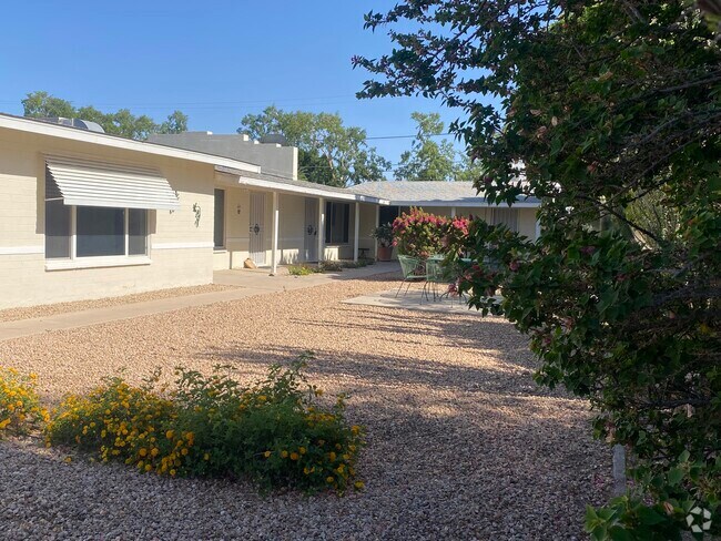 Building Photo - 3629 E Glenrosa Ave