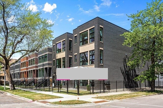 Building Photo - 556 E 46th Pl