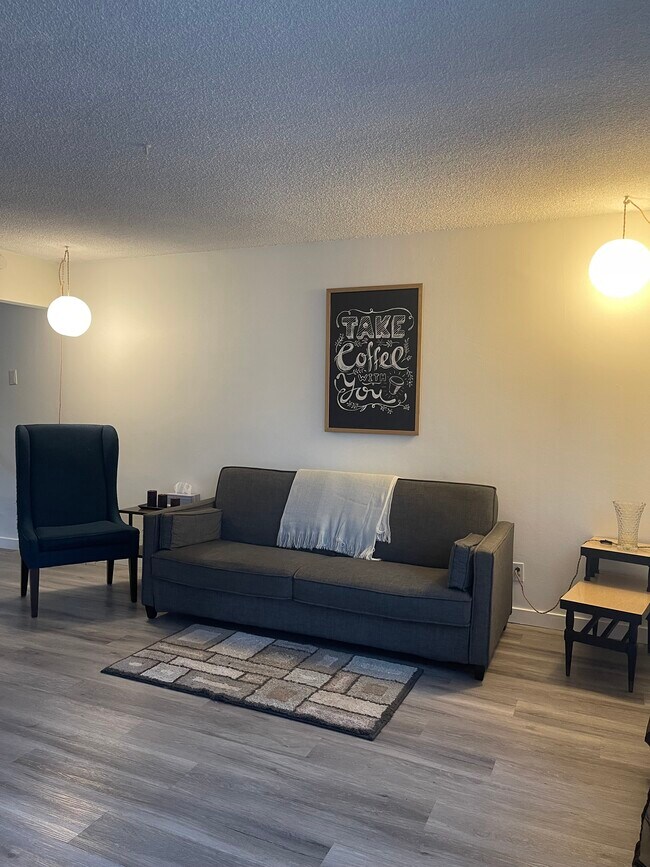 Foto del edificio - 2929 Okell Dr