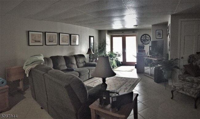 Foto del edificio - 72 Sterling Hill Rd