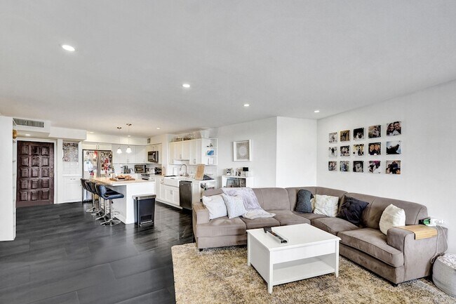 Foto del edificio - 3800 N Hills Dr