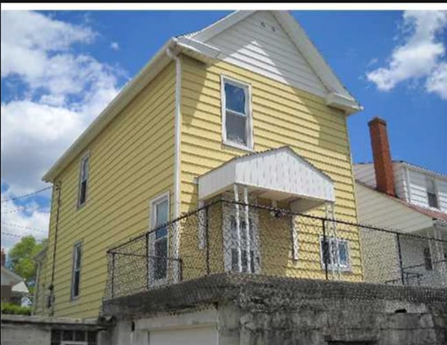 Building Photo - 744 Large Ave