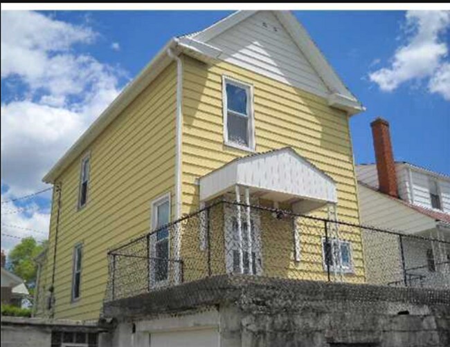 Foto del edificio - 744 Large Ave