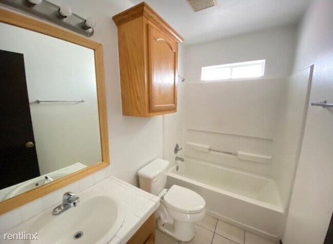 Building Photo - 2 br, 1 bath Apartment - 7114 Venus Dr