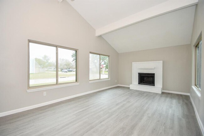 Foto del edificio - 8323 Blacksmith Dr