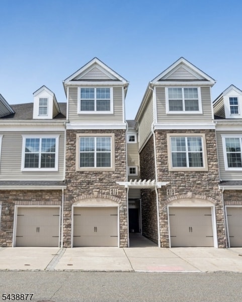 Building Photo - 612 Lopez Ln