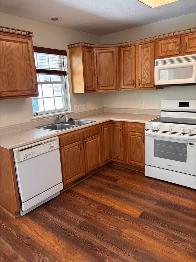 Foto del edificio - 3 Bedroom/2.5 Bath Townhome located in clo...