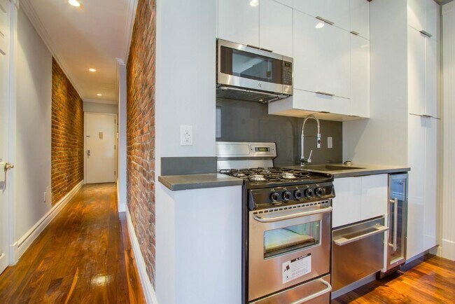 Foto del edificio - 334 E 6th St