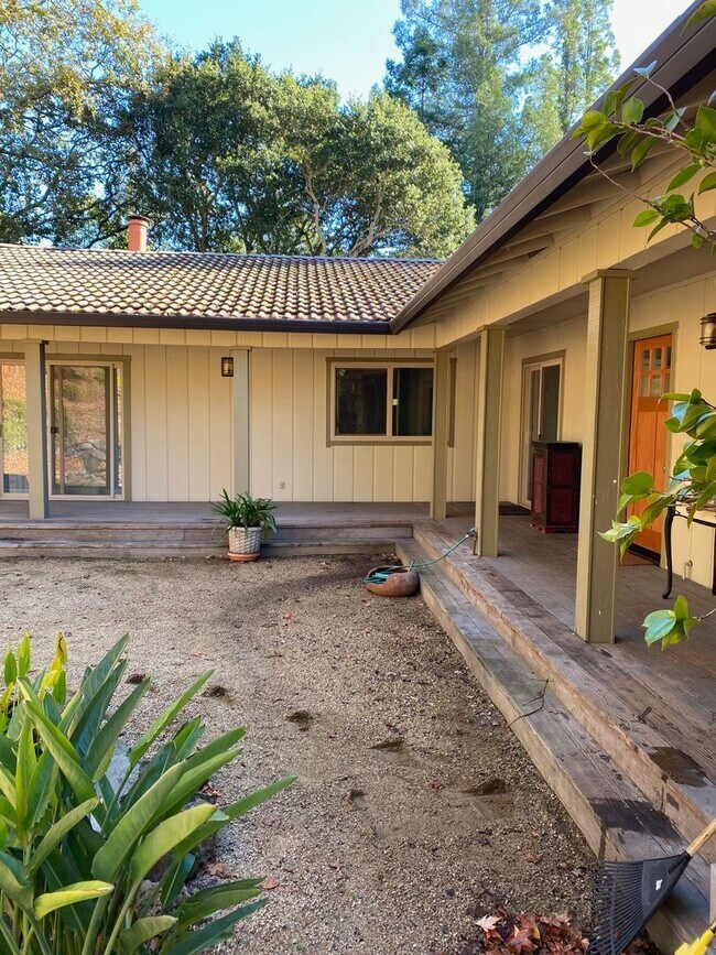 Building Photo - 4 Bedroom 2 Bathroom Single Family Home in...