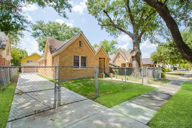 Building Photo - 1438 Munger St