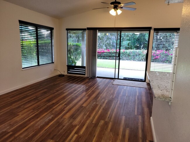 Building Photo - Wailuna Townhouse - 3 bedrooms, 2 bath, 1 ...