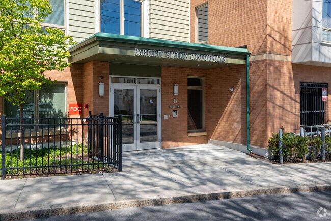 15 Guild Street is located in the Washington Park submarket of Boston. - Bartlett Station Condos