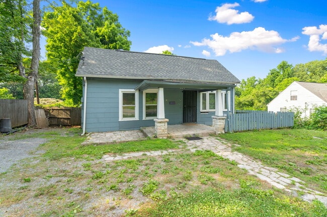 Building Photo - 2823 Island Home Ave